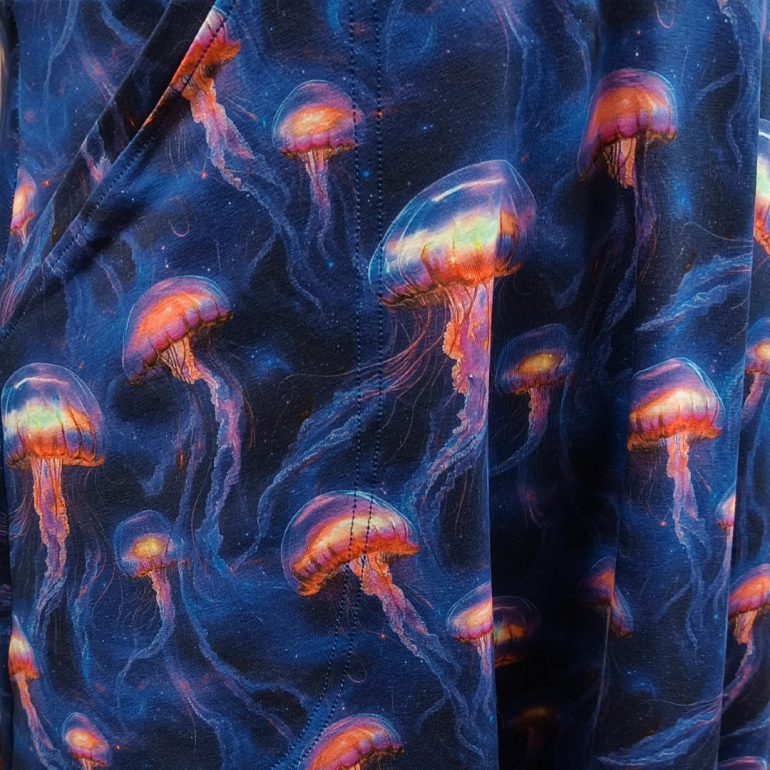 Blå plus size kjole med vandmænd fra Amamiko - Takasaki Jellyfish