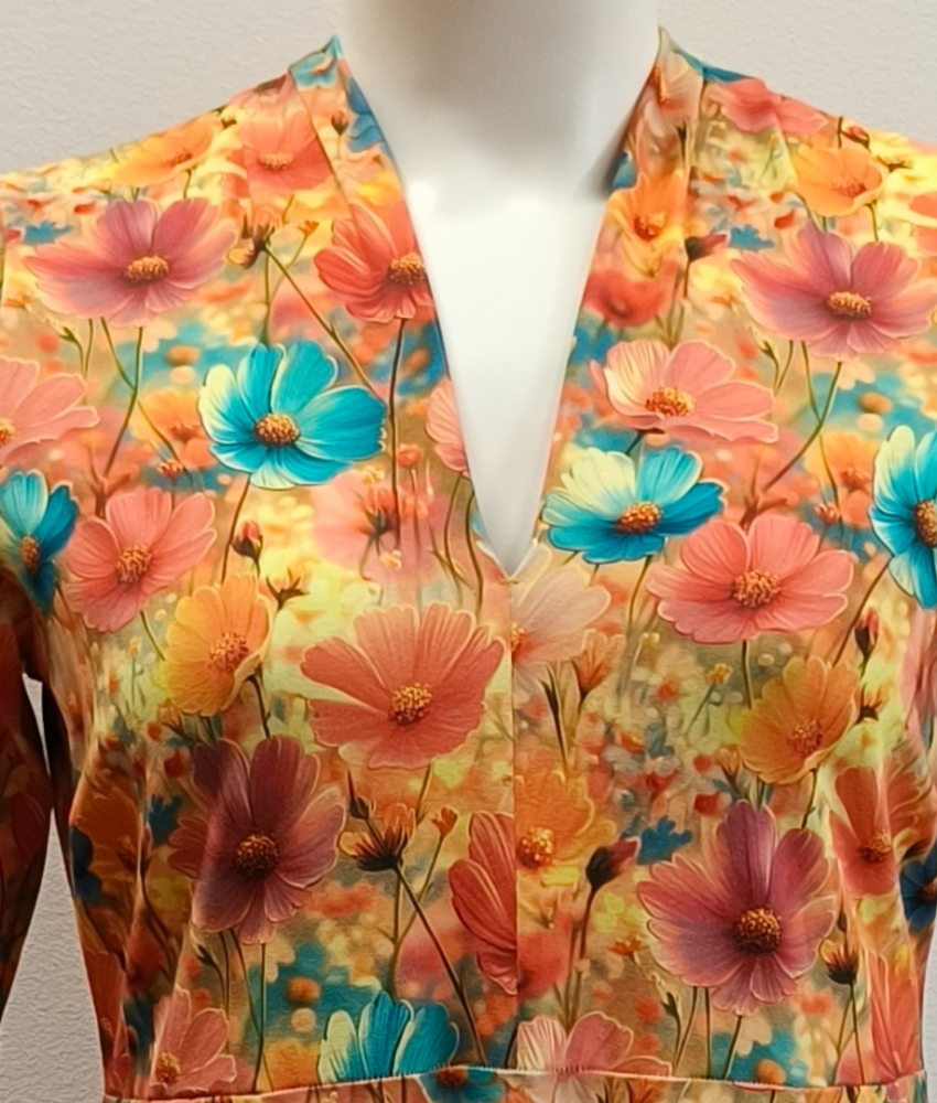 Plus size kjole med blomster fra Amamiko - Takasaki Queen Daisy