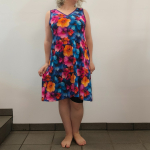 Lilla plus size sommerkjole med blomster - Tulla Purple Summer