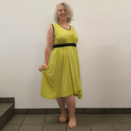 Lime grøn plus size sommerkjole i modal. Moon Soft Lime