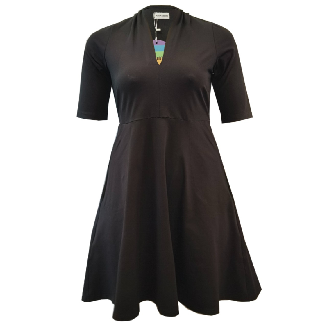 Takasaki Black. Kjole i store størrelser fra Amamiko