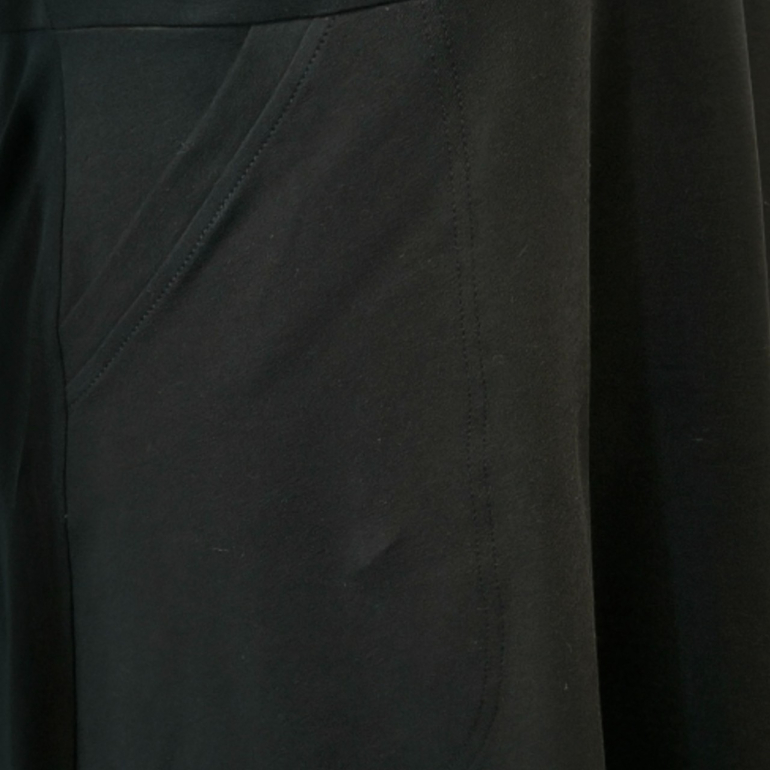 Takasaki Black. Kjole i store størrelser fra Amamiko