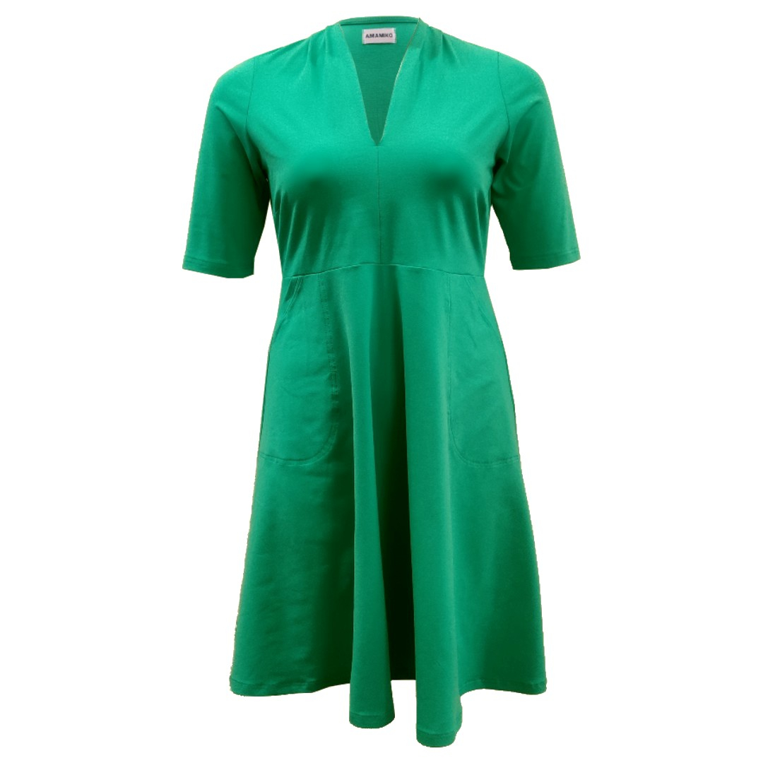 Takasaki Emerald Green. Kjole i store størrelser fra Amamiko