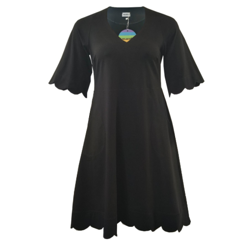 A-formet plus size kjole i sort - Nami Black