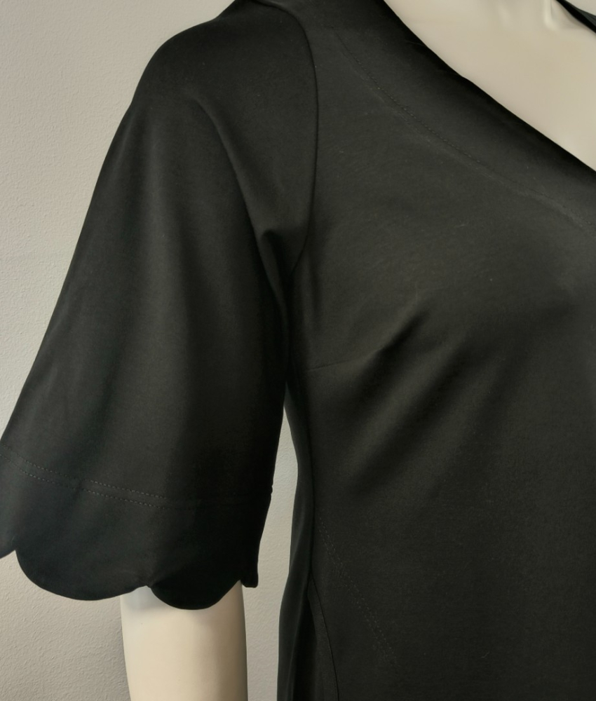 A-formet plus size kjole i sort - Nami Black