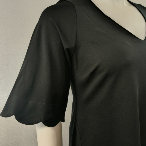 A-formet plus size kjole i sort - Nami Black