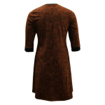 A-formet plus size kjole i brun med doodles - Tokyo Chocolate Doodles