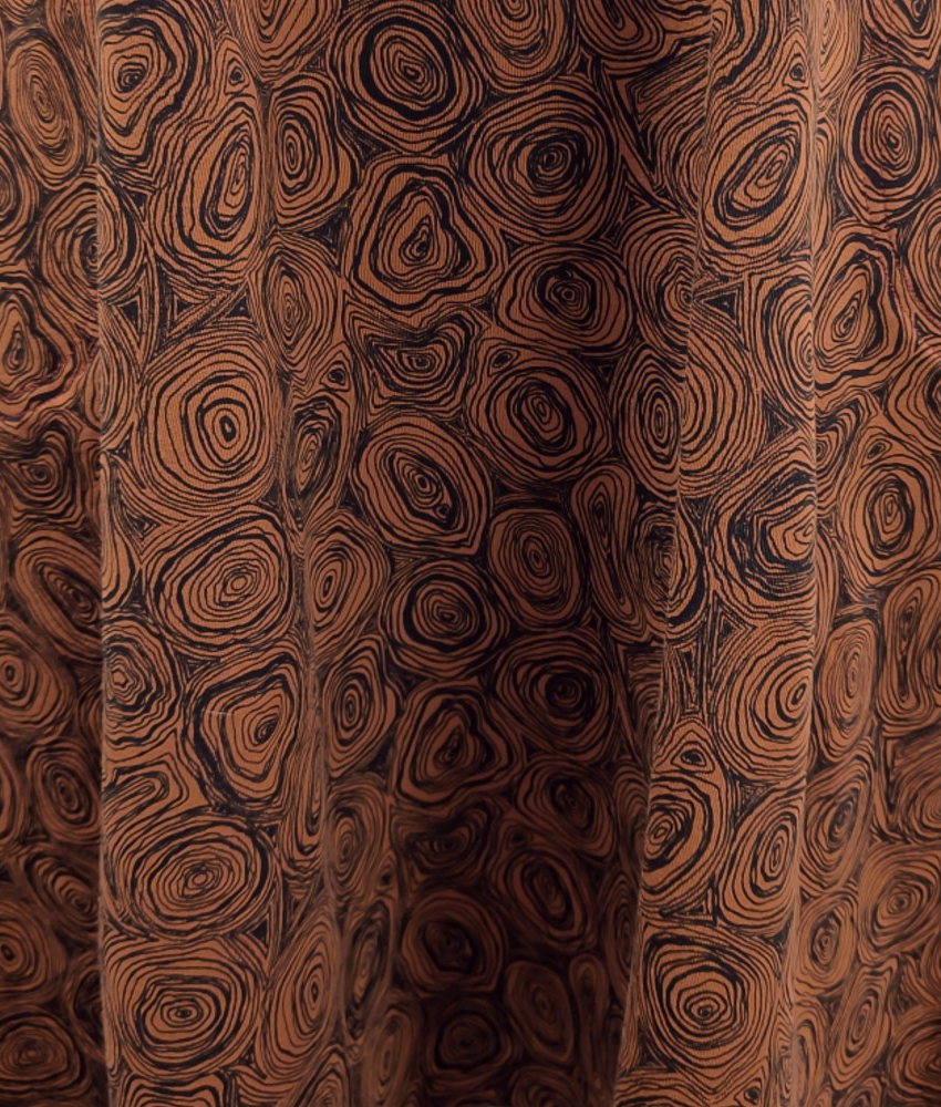 A-formet plus size kjole i brun med doodles - Tokyo Chocolate Doodles