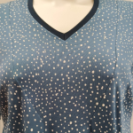 Løs blå Plus Size kjole med prikker - Emi Blue Dot