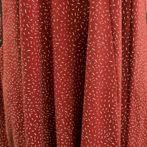 Løs rødbrun Plus Size kjole med nistre - Emi Terra Confetti