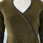 Langærmet kjole i army grøn velour - Bika Army Velvet