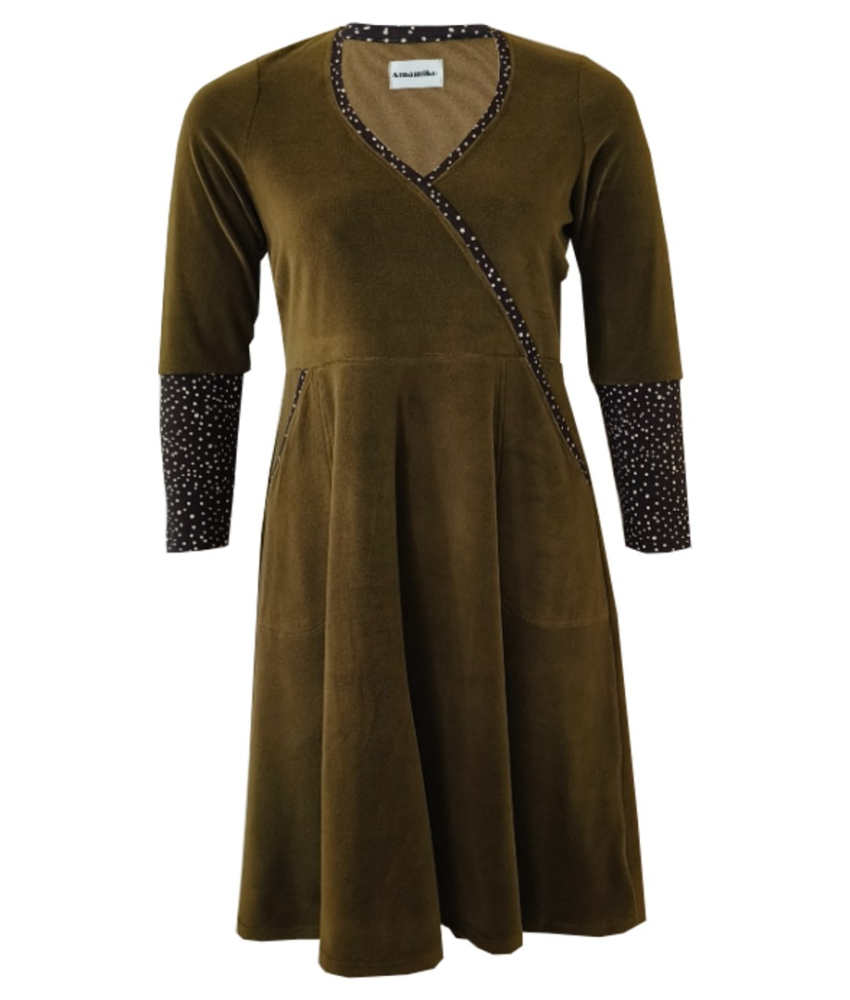 Langærmet kjole i army grøn velour - Bika Army Velvet