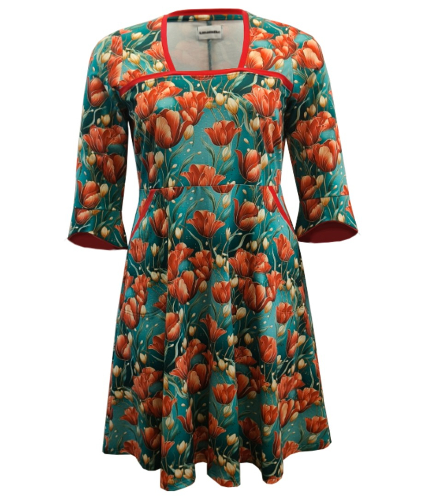 Turkis plus size kjole med rde tulipaner - Genkei Red Tulips