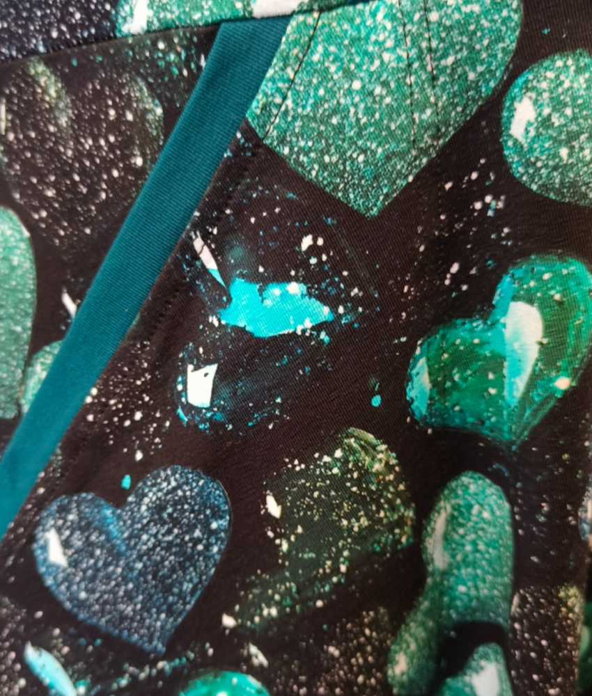 Plus size kjole med glimtende hjerter - Bika Glitter Heart