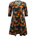 Sort A-formet plus size kjole med skovsvampe - Tokyo Mushroom Hunting