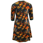 Sort A-formet plus size kjole med skovsvampe - Tokyo Mushroom Hunting