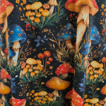 Sort A-formet plus size kjole med skovsvampe - Tokyo Mushroom Hunting