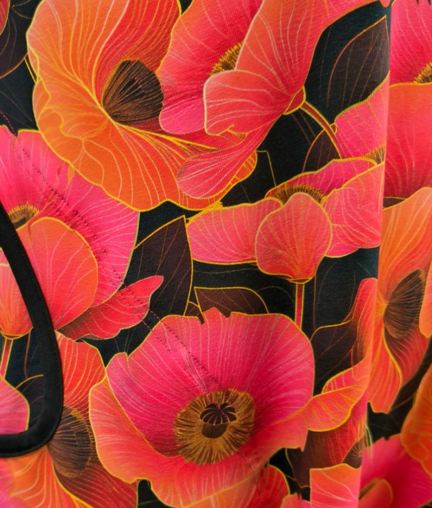 A-formet plus size kjole med store pink valmuer - Tokyo Pink Poppies