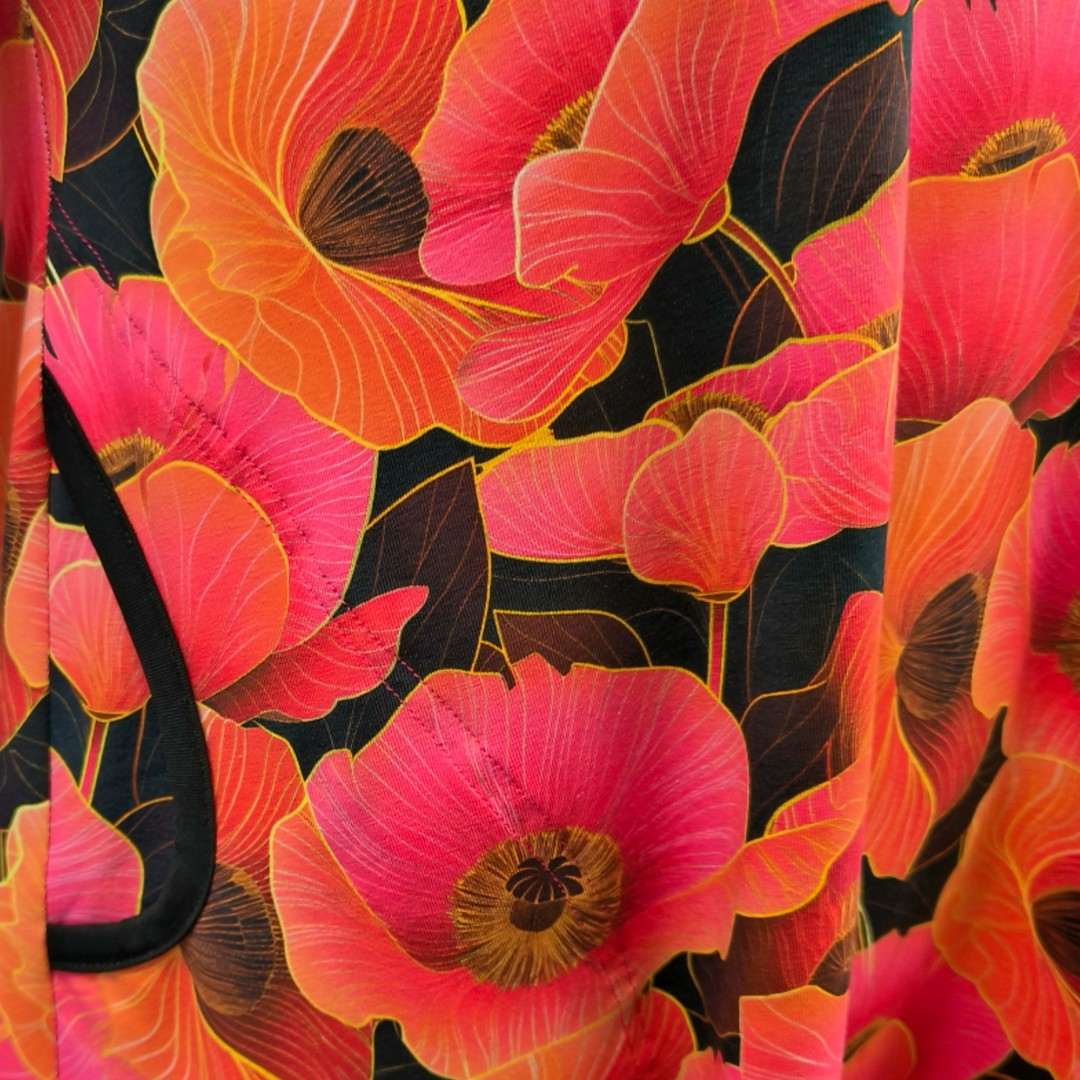 A-formet plus size kjole med store pink valmuer - Tokyo Pink Poppies