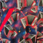 Plus size kjole med v-hals og Harmonika print - Dana Accordion