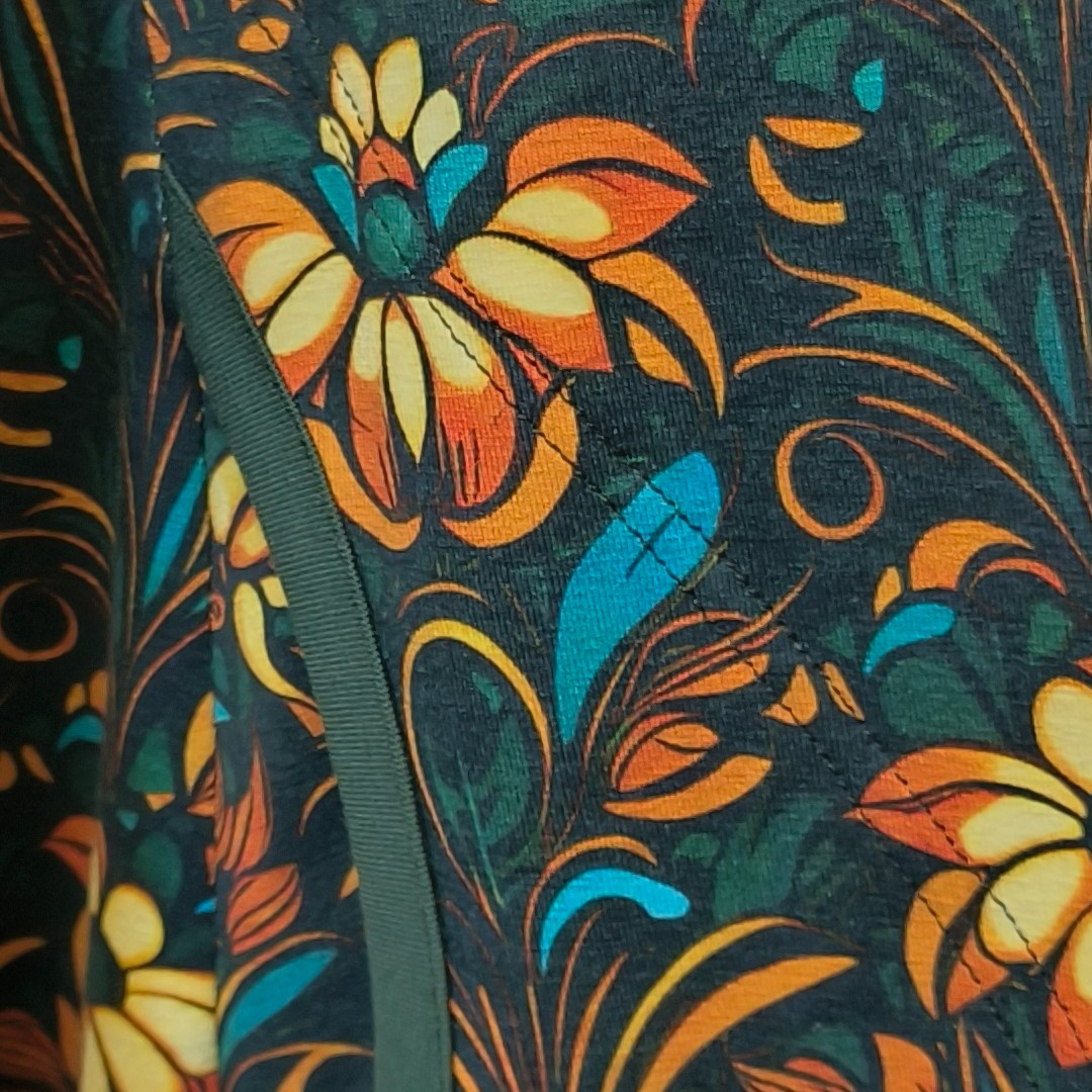 Løs Plus Size kjole i blomster print - Emi Art Deco Flower