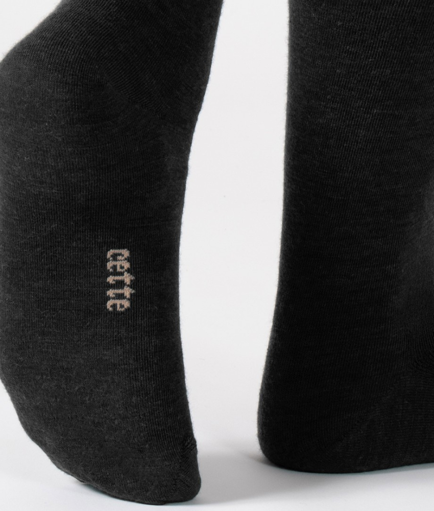 Aoraki Merino Wool Dark Grey - Koksgrå uld strømper fra Cette