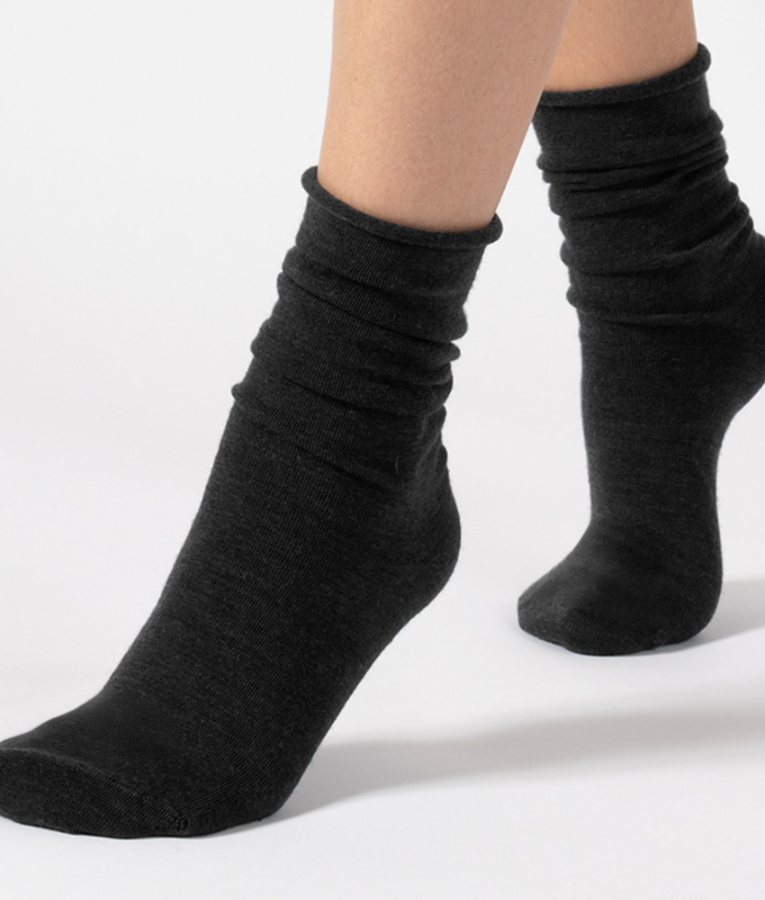 Aoraki Merino Wool Dark Grey - Koksgrå uld strømper fra Cette