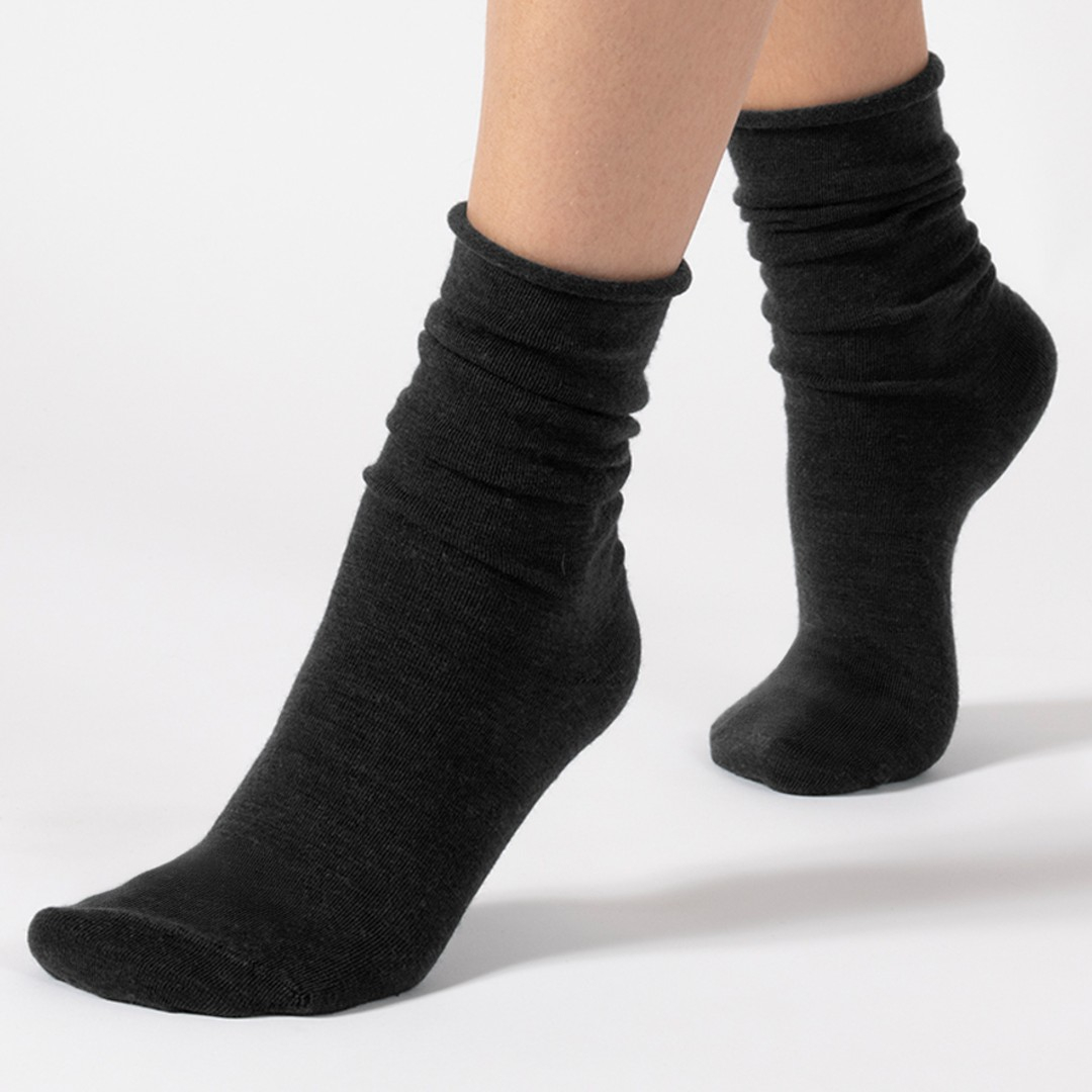 Aoraki Merino Wool Dark Grey - Koksgrå uld strømper fra Cette