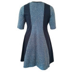 Meika Blue Dot - A-formet plus size kjole med paneler fra Amamiko