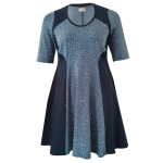 Meika Blue Dot - A-formet plus size kjole med paneler fra Amamiko