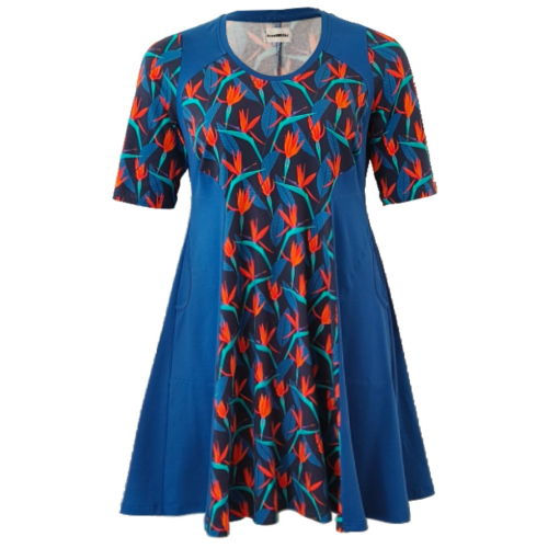 Meika Blue Leaf - A-formet plus size kjole med paneler fra Amamiko