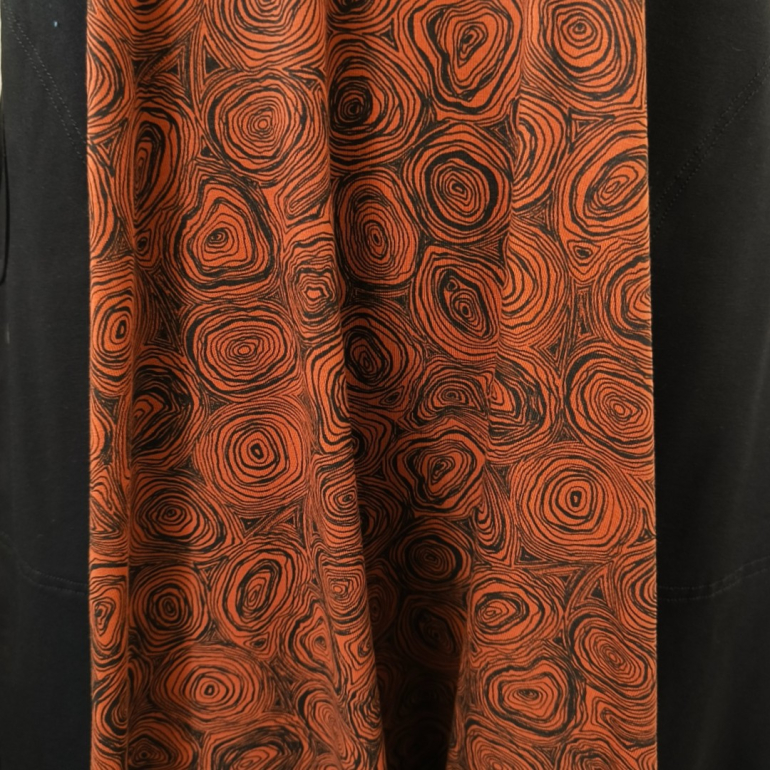 Meika Chocolate Doodles - A-formet plus size kjole med paneler fra Amamiko