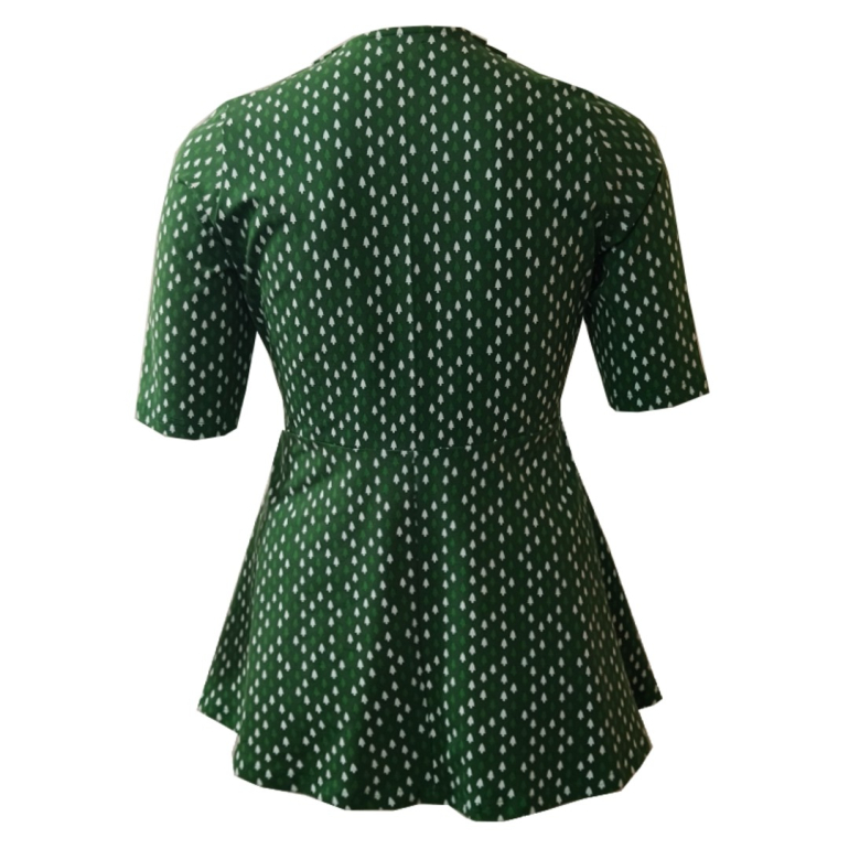 Sendai Norway Spruce - Plus size bluse med v-hals fra Amamiko