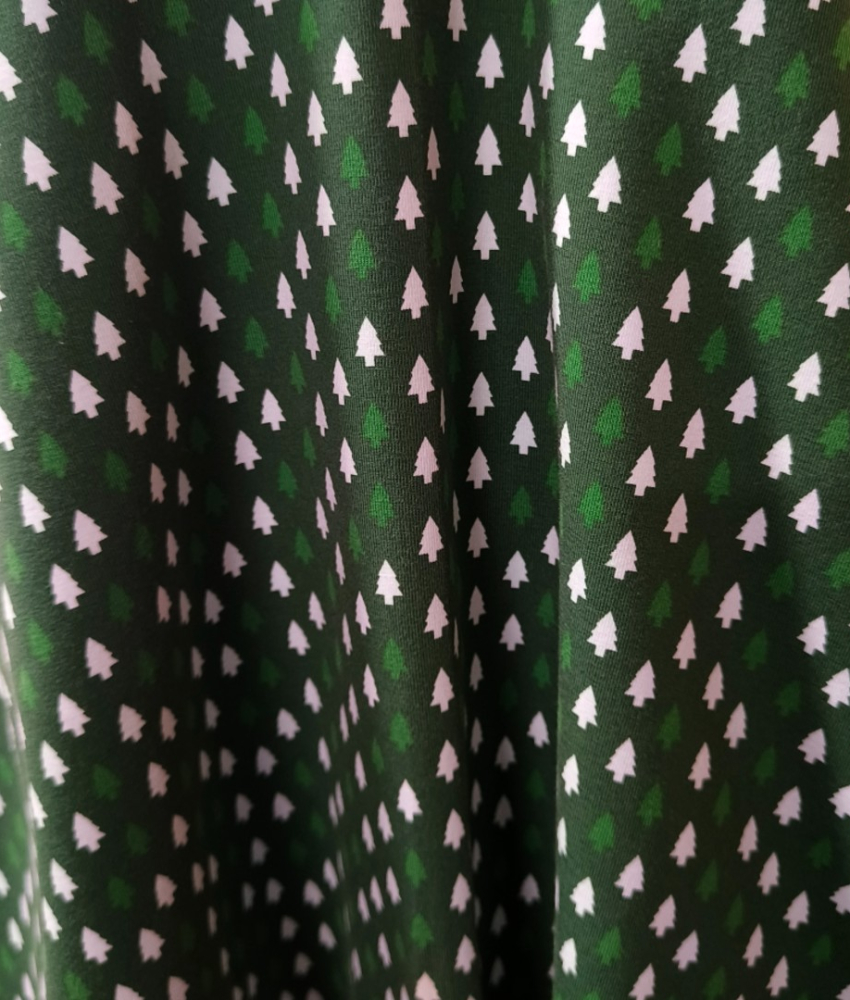 Sendai Norway Spruce - Plus size bluse med v-hals fra Amamiko