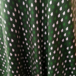 Sendai Norway Spruce - Plus size bluse med v-hals fra Amamiko