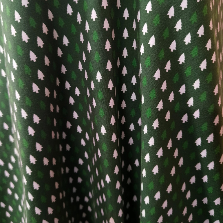 Sendai Norway Spruce - Plus size bluse med v-hals fra Amamiko