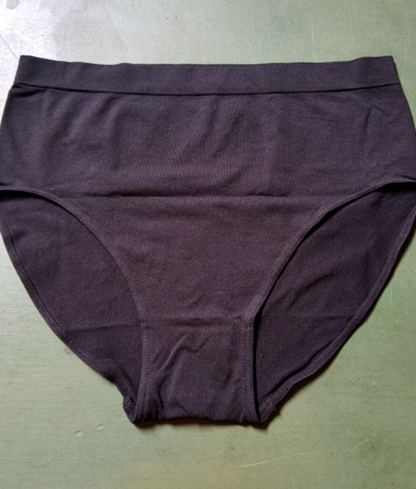 Sorte sømløse plus size trusser i bambus - 530 fra Festival