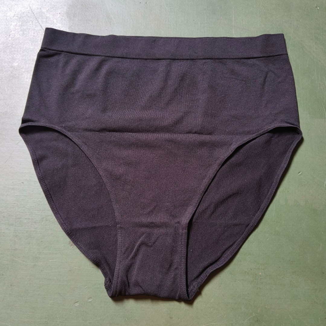 Sorte sømløse plus size trusser i mikrofibre - 507000 fra Festival