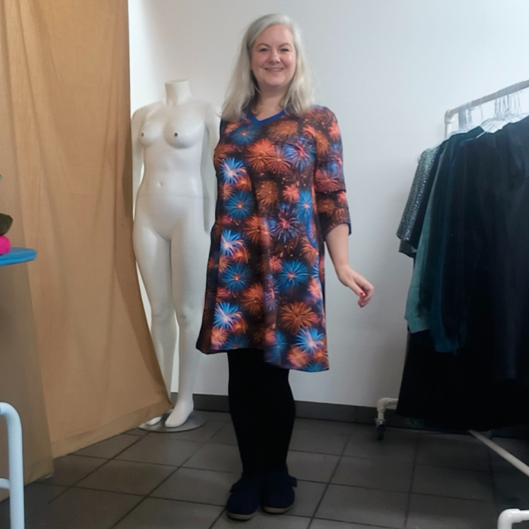 Fyrværkeri prints A-formet plus size kjole - Tulla Fireworks