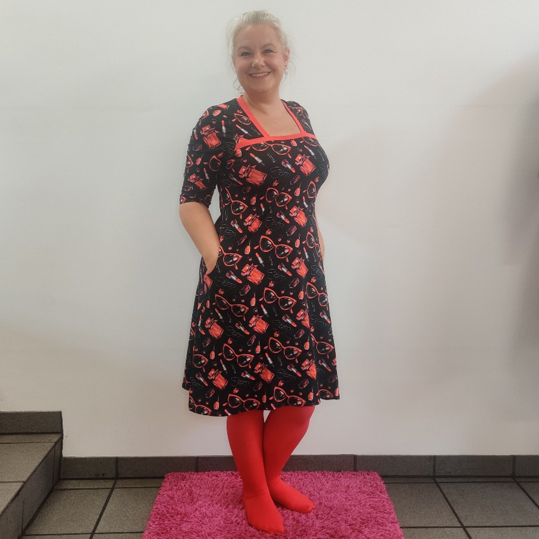 Plus size kjole - Tokyo Red Lipstick