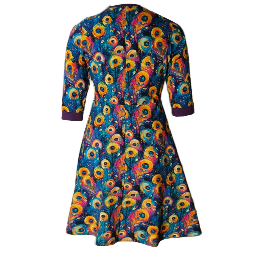 Plus size kjole - Genkei Colorful Peacock fra Amamiko