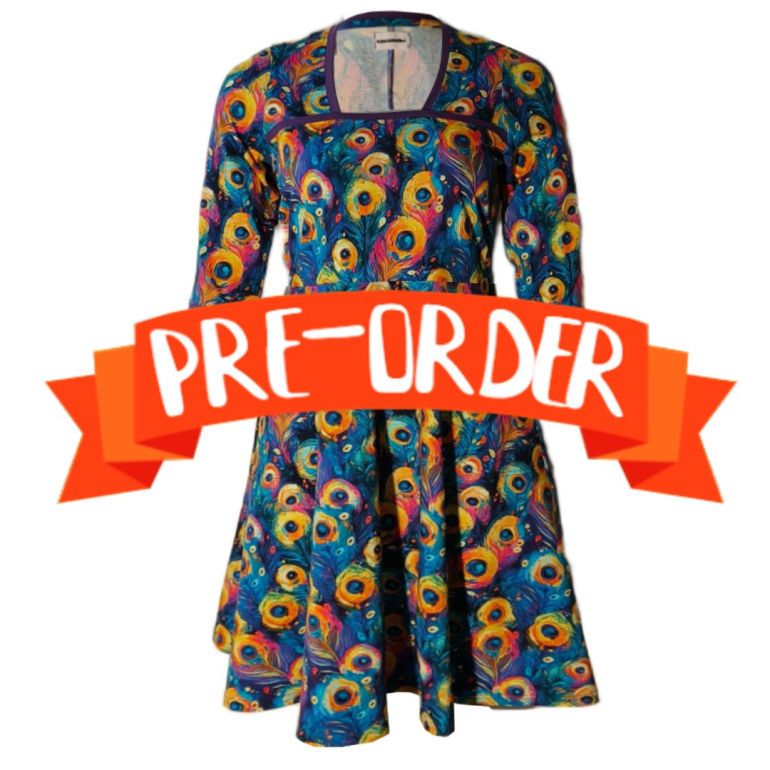 Plus size kjole - Genkei Colorful Peacock fra Amamiko