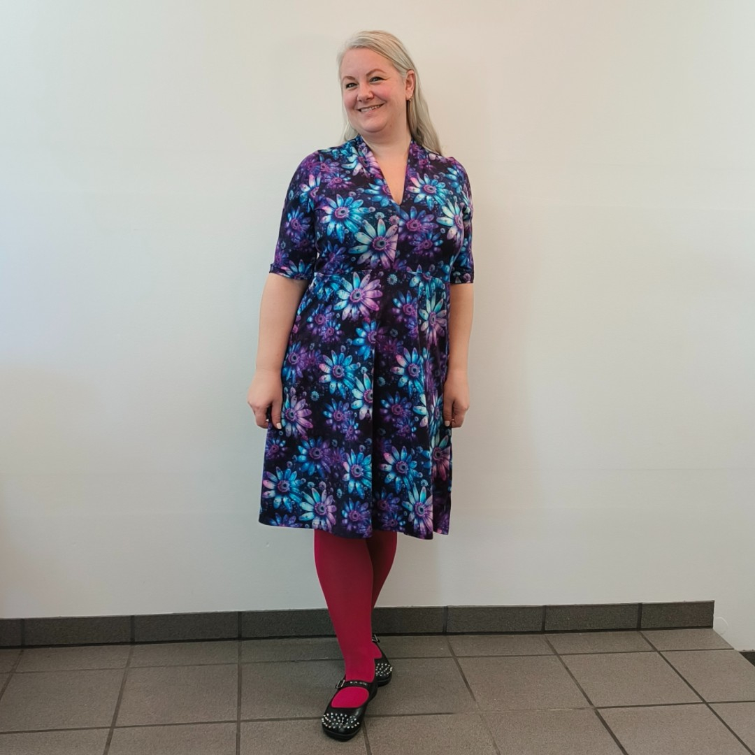 Plus size kjole - Takasaki Purple Passion fra Amamiko