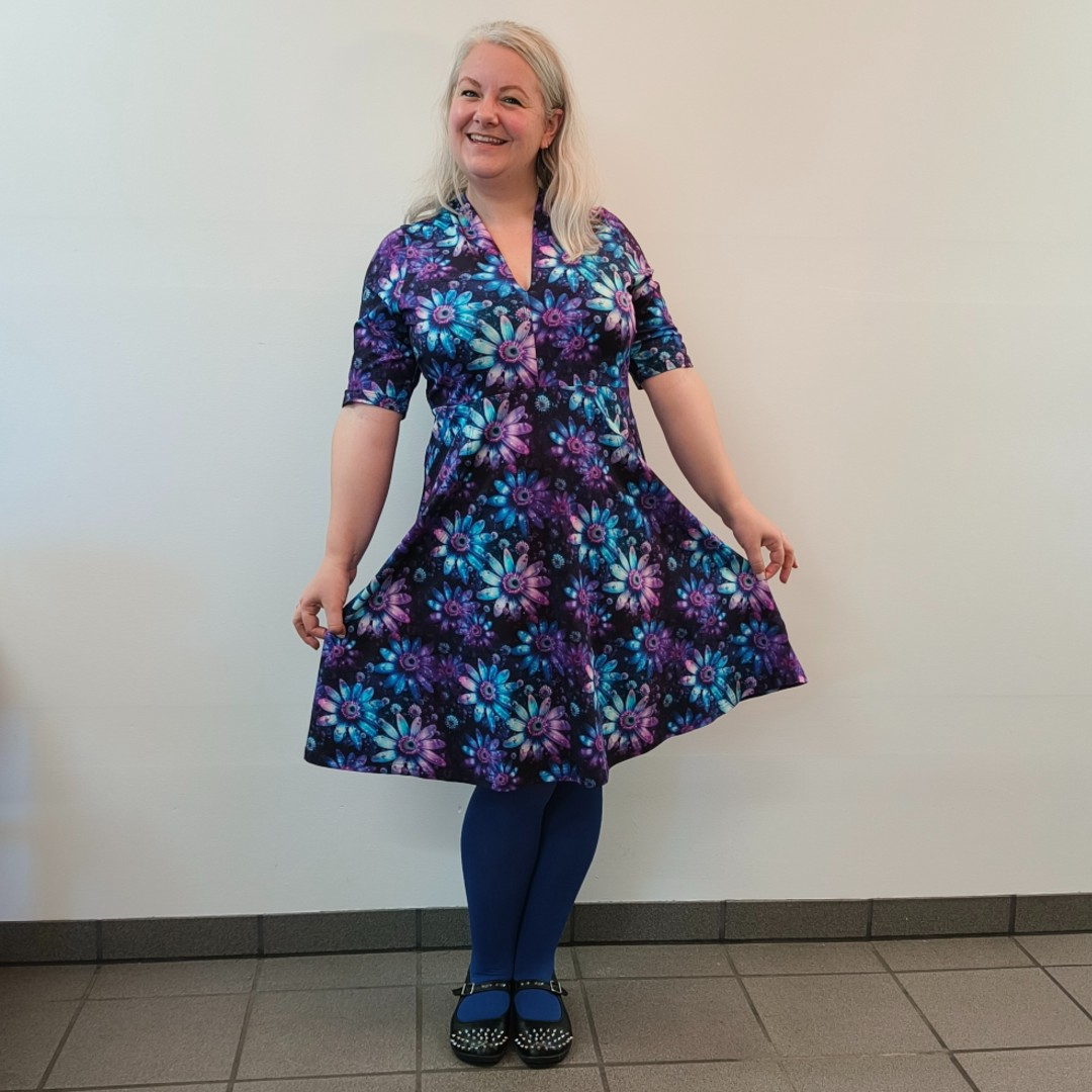 Plus size kjole - Takasaki Purple Passion fra Amamiko