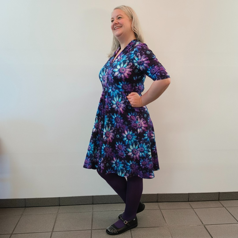 Plus size kjole - Takasaki Purple Passion fra Amamiko