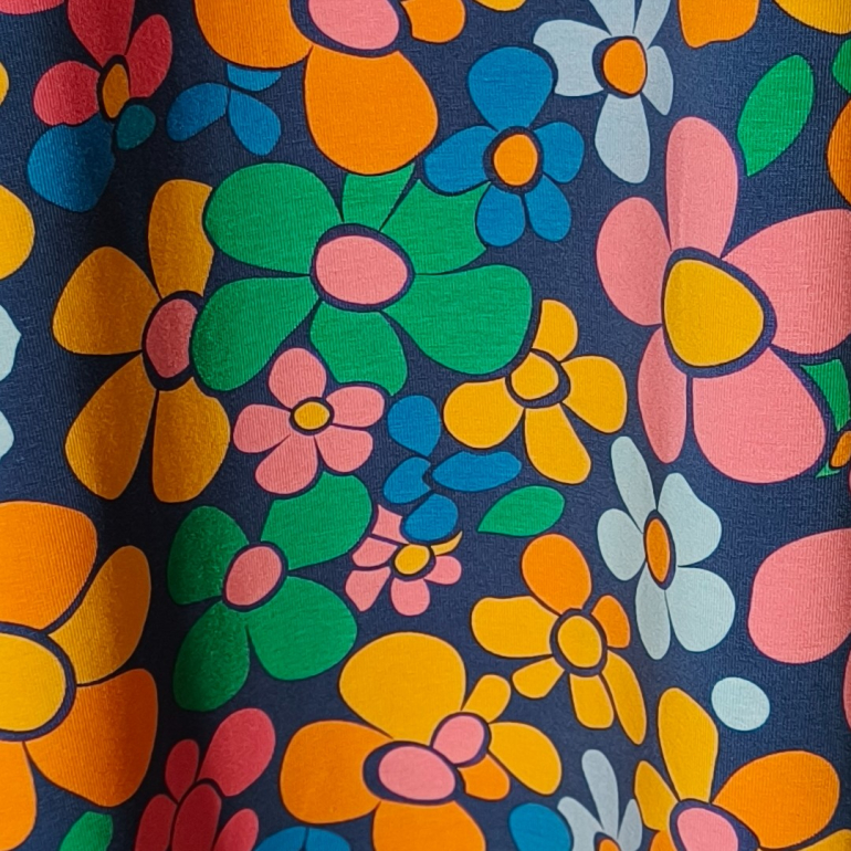 Plus size kjole - Tokyo Retro Flower fra Amamiko.