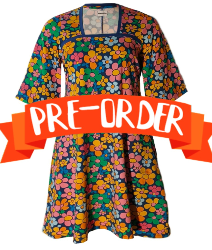 Plus size kjole - Tokyo Retro Flower fra Amamiko.