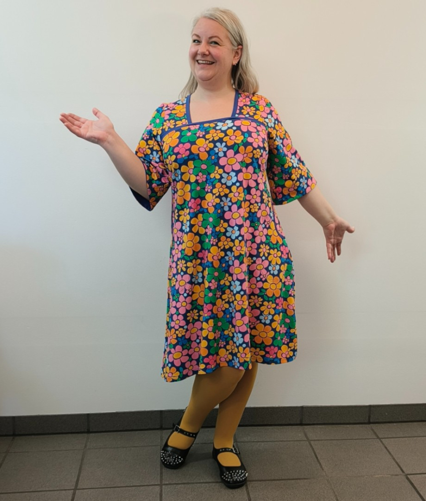 Plus size kjole - Tokyo Retro Flower fra Amamiko.