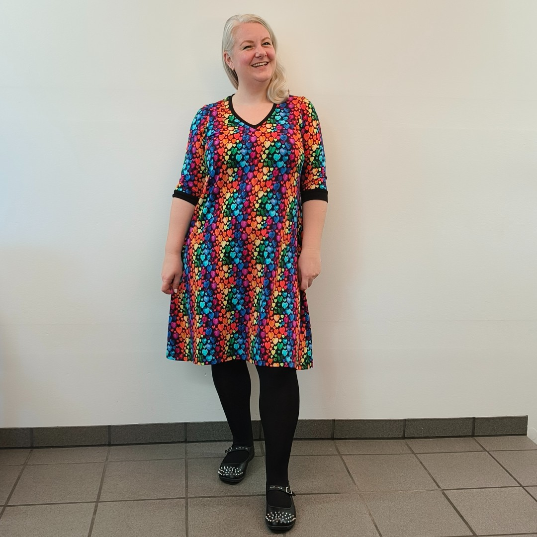Plus size kjole - Tulla Colorful Love fra Amamiko