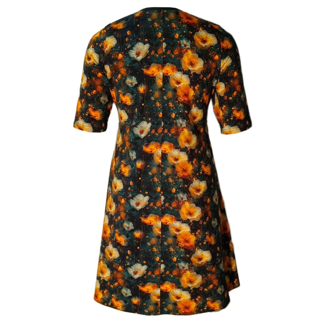 Plus size kjole - Tulla Yellow Flower fra Amamiko